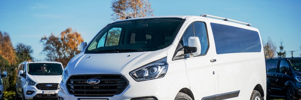 "Hurcik" Wynajem busów baner